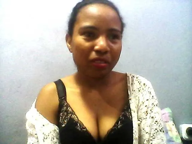 Live sex webcam photo for Violette01 #276239589