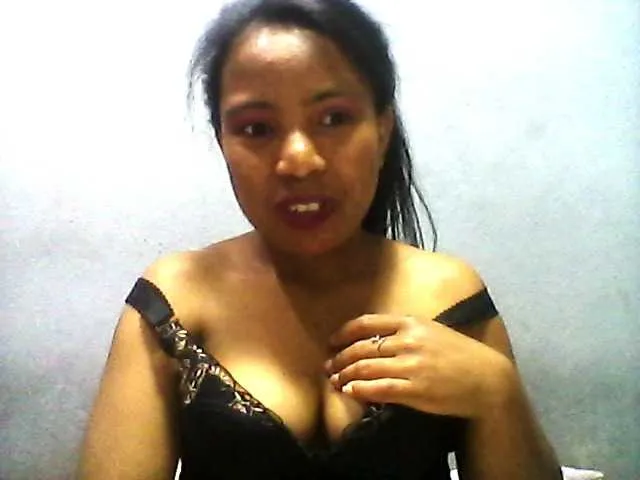 Live sex webcam photo for Violette01 #276244623