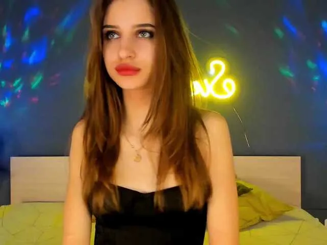 Live sex webcam photo for ViolletteLee #271907629