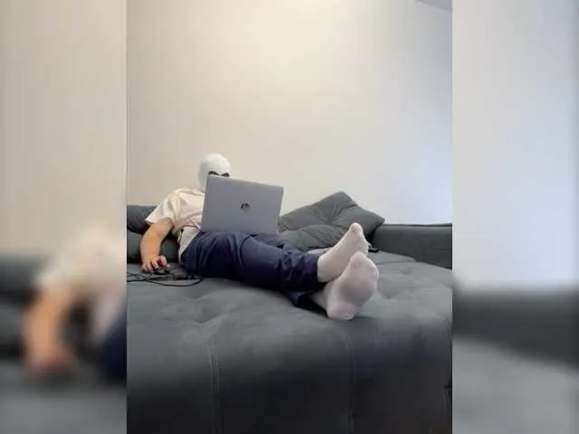 Live sex webcam photo for VirginFamilly #276219452