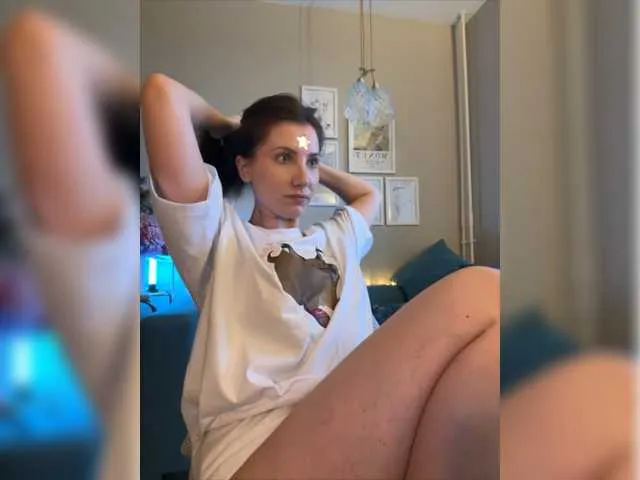 Live sex webcam photo for Vixie01 #278033903