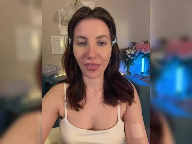 Live sex webcam photo for Vixie01 #288425550
