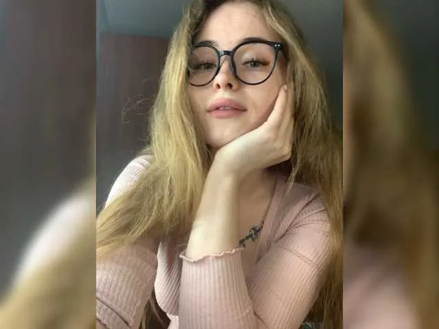 Live sex webcam photo for VladaMais #277300172