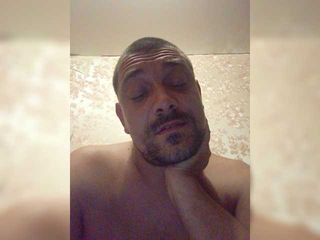 Live sex webcam photo for Vladimir3011542 #275999307