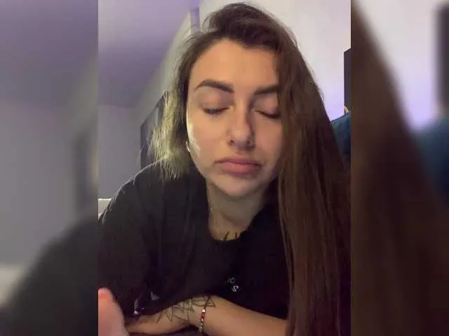 Live sex webcam photo for WILDGIRL #290339357