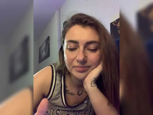 Live sex webcam photo for WILDGIRL #290705245