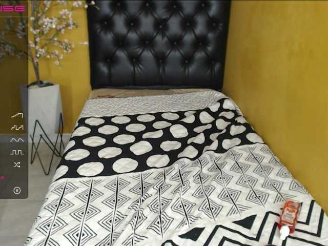 Live sex webcam photo for WONDERCOUPLEE #271892696