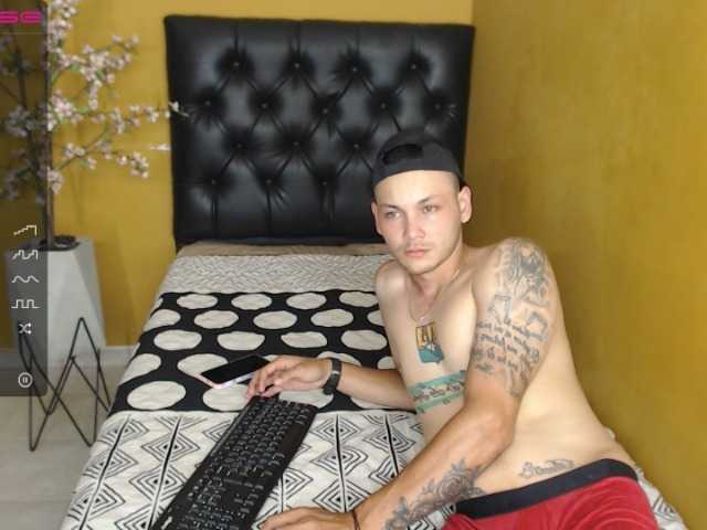 Live sex webcam photo for WONDERCOUPLEE #271949219