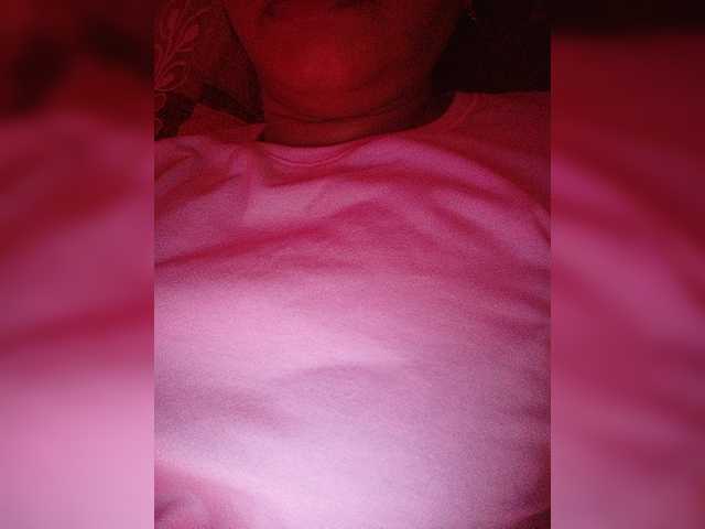 Live sex webcam photo for WYZ25 #275433904