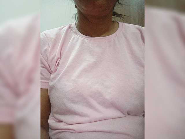 Live sex webcam photo for WYZ25 #275531708