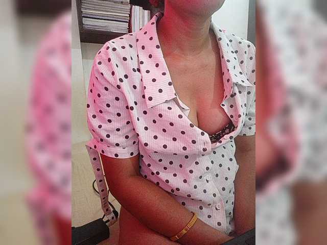 Live sex webcam photo for WYZ25 #275550175