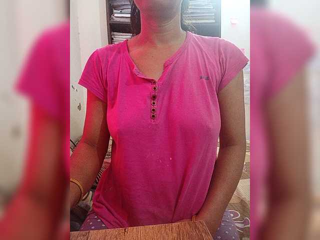 Live sex webcam photo for WYZ25 #275580257