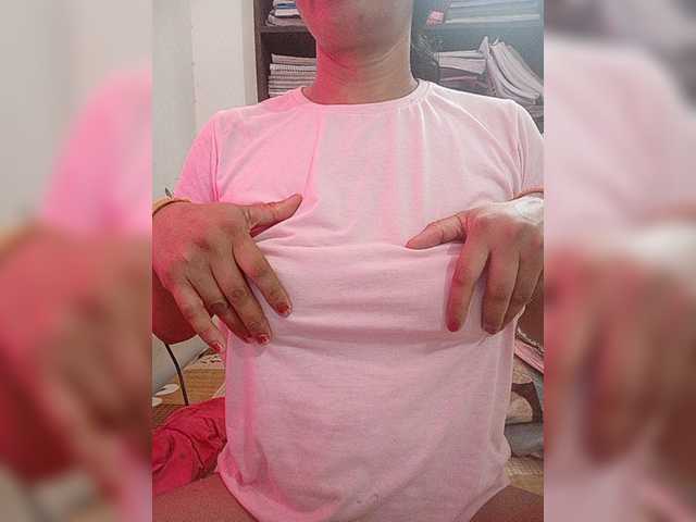 Live sex webcam photo for WYZ25 #275587983