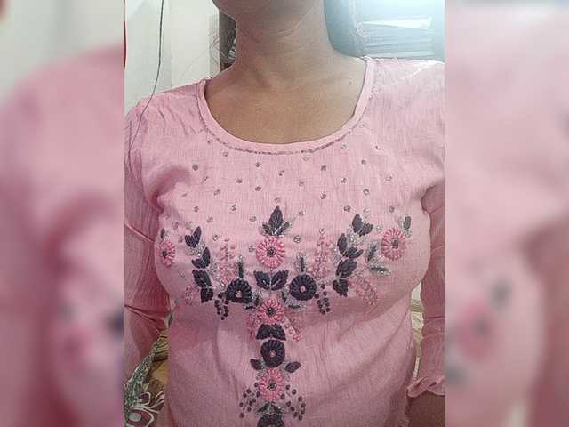 Live sex webcam photo for WYZ25 #275589652