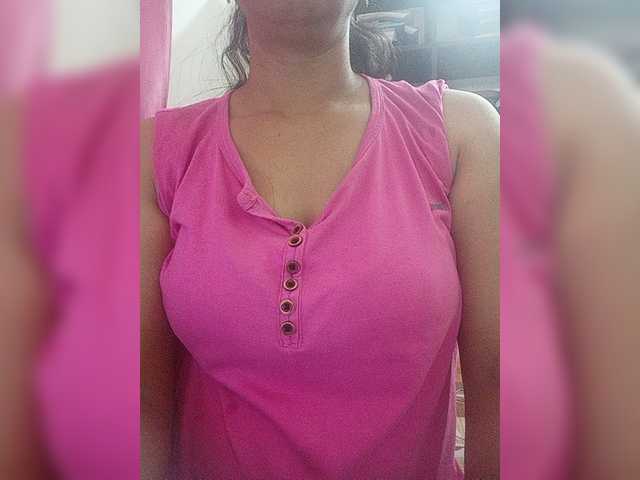 Live sex webcam photo for WYZ25 #275597480