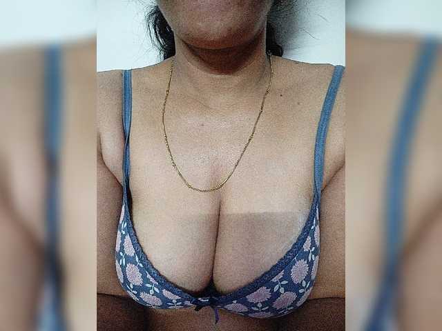 Live sex webcam photo for WYZ25 #275655080