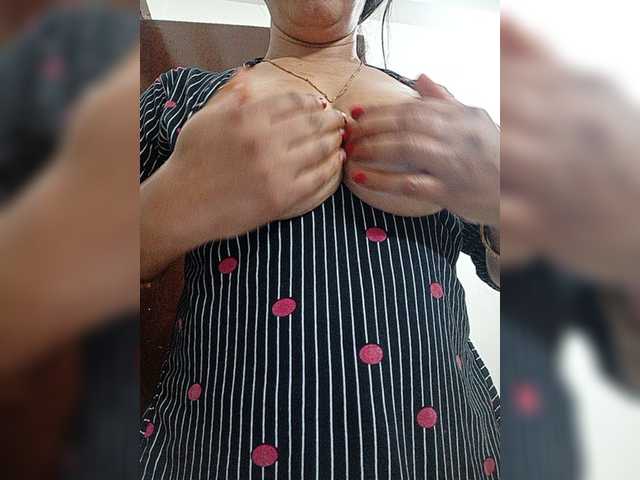 Live sex webcam photo for WYZ25 #275683198