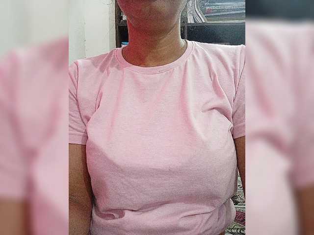 Live sex webcam photo for WYZ25 #275698616