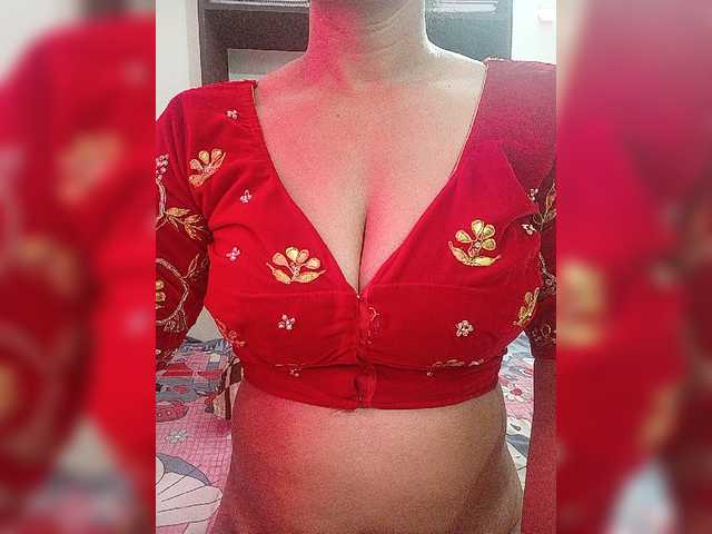 Live sex webcam photo for WYZ25 #275981030