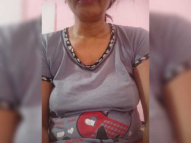 Live sex webcam photo for WYZ25 #276128474