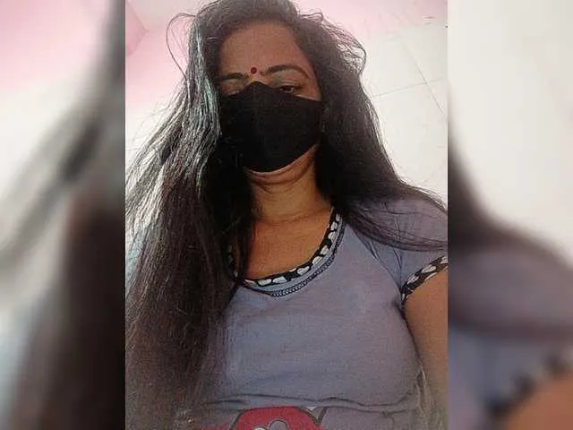 Live sex webcam photo for WYZ25 #276163160