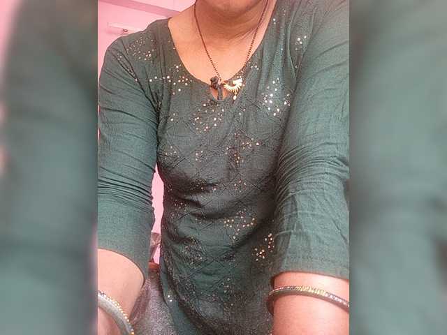 Live sex webcam photo for WYZ25 #276217313