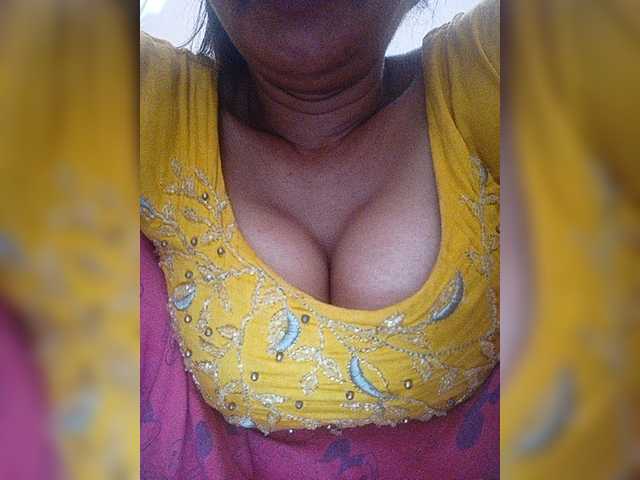 Live sex webcam photo for WYZ25 #276240174