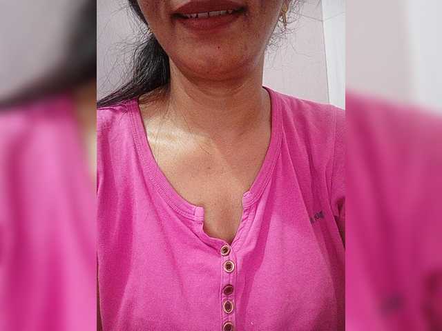 Live sex webcam photo for WYZ25 #276302800