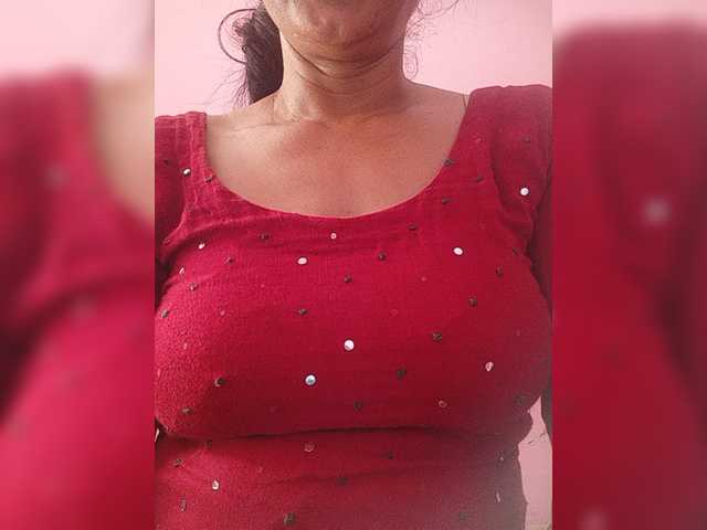 Live sex webcam photo for WYZ25 #276325053