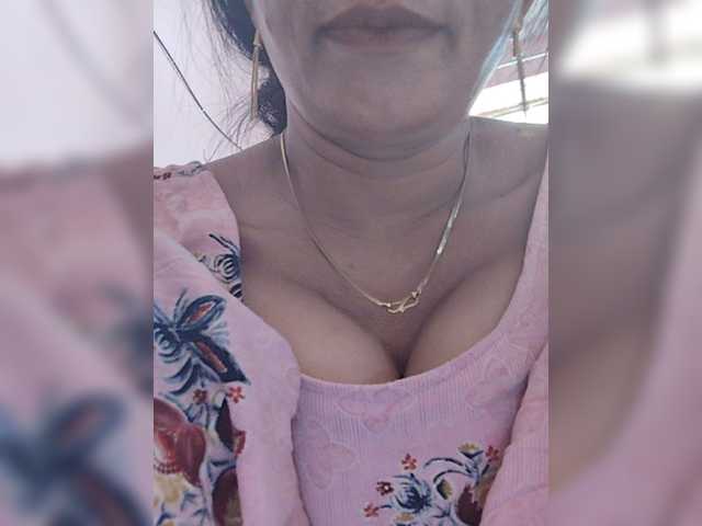 Live sex webcam photo for WYZ25 #276554972