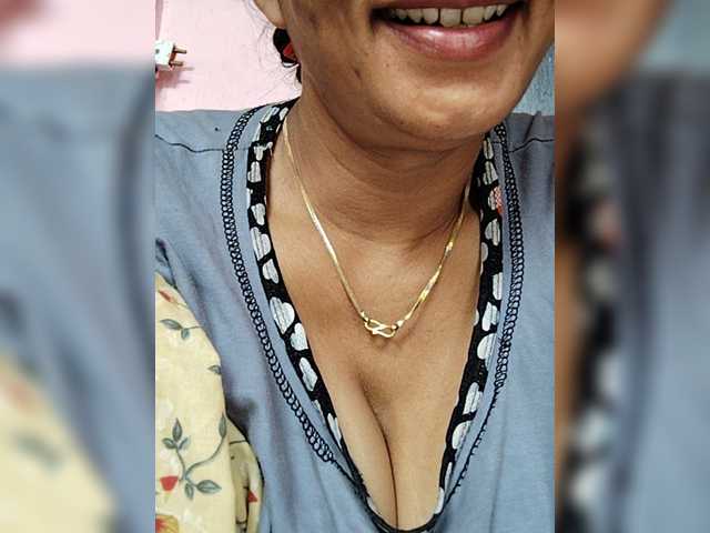 Live sex webcam photo for WYZ25 #276645711