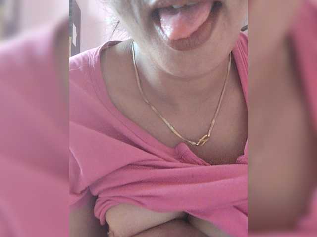 Live sex webcam photo for WYZ25 #276743374