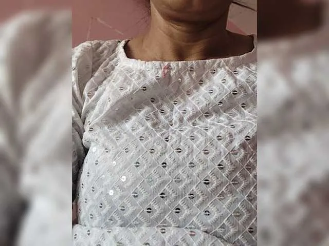 Live sex webcam photo for WYZ25 #277789373