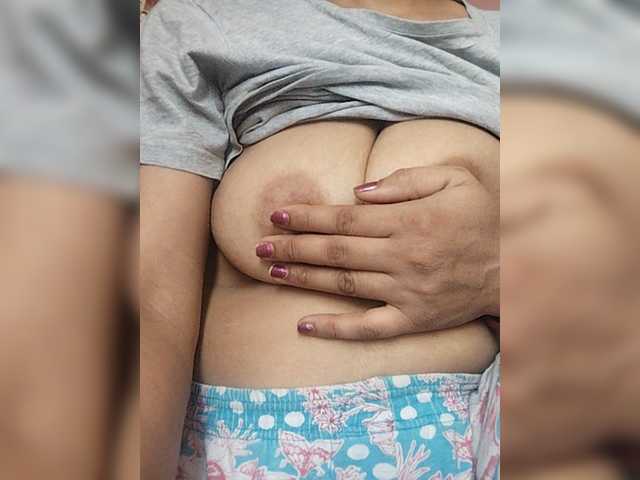 Live sex webcam photo for WYZ25 #277940259