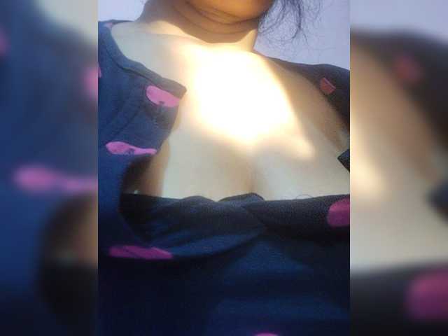 Live sex webcam photo for WYZ25 #277979040