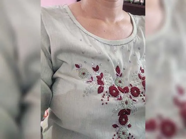 Live sex webcam photo for WYZ25 #278062931