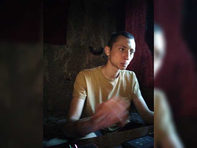 Live sex webcam photo for WarTheSky1 #275627229