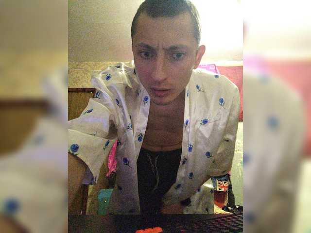 Live sex webcam photo for WarTheSky1 #275664851