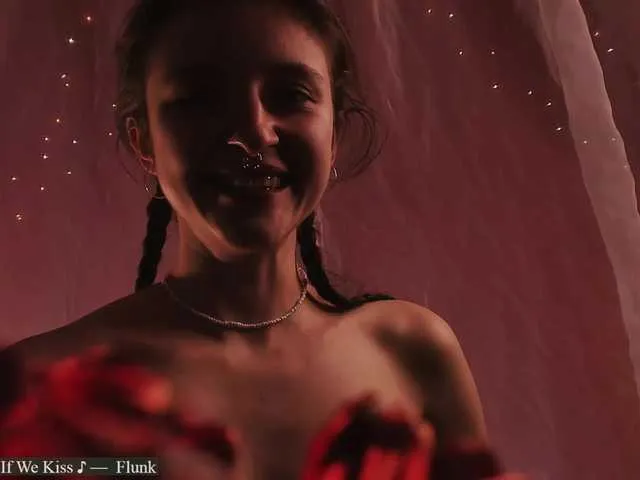 Live sex webcam photo for WebCora #276251400