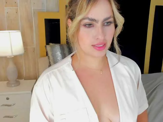 Live sex webcam photo for WenFox #292783202