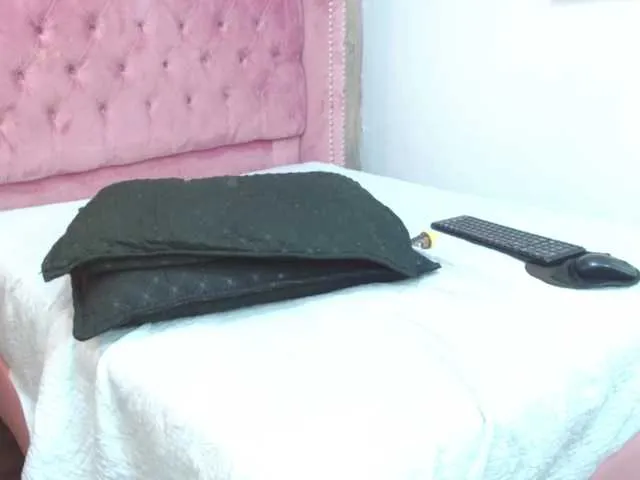 Live sex webcam photo for Wendy-lovee #290189307