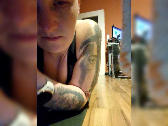 Live sex webcam photo for Wetgerman2 #272501748