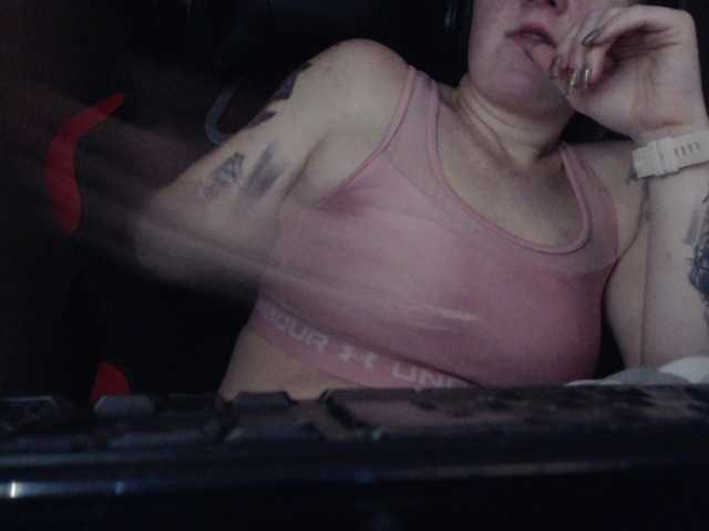 Live sex webcam photo for Wetgerman2 #272569961