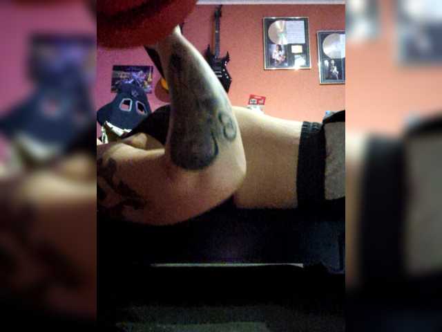 Live sex webcam photo for Wetgerman2 #272757157