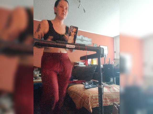 Live sex webcam photo for Wetgerman2 #273357390