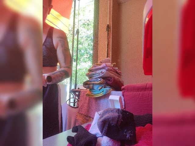 Live sex webcam photo for Wetgerman2 #274341397