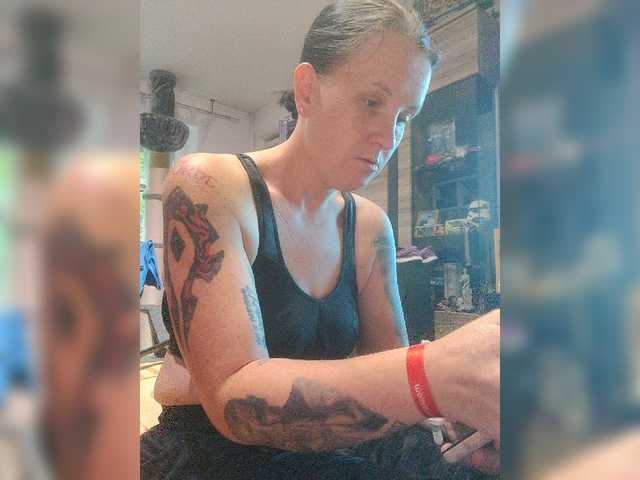 Live sex webcam photo for Wetgerman2 #275021972