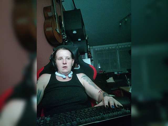 Live sex webcam photo for Wetgerman2 #275711268