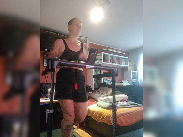 Live sex webcam photo for Wetgerman2 #275756882