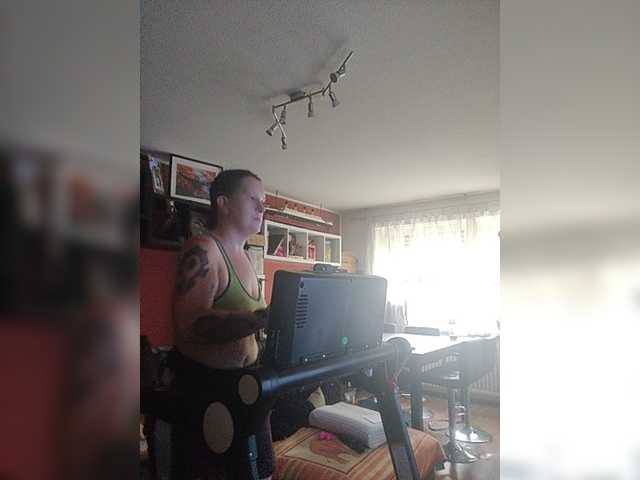 Live sex webcam photo for Wetgerman2 #275990503